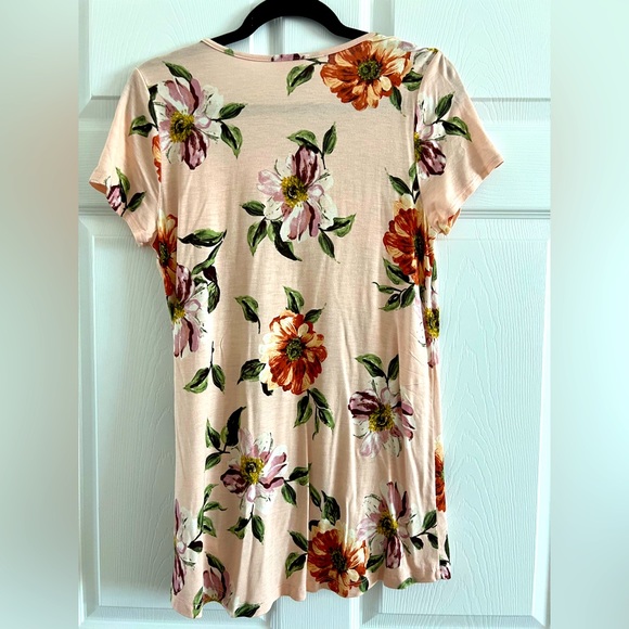 Medium Peach and Floral Top - Picture 2 of 4